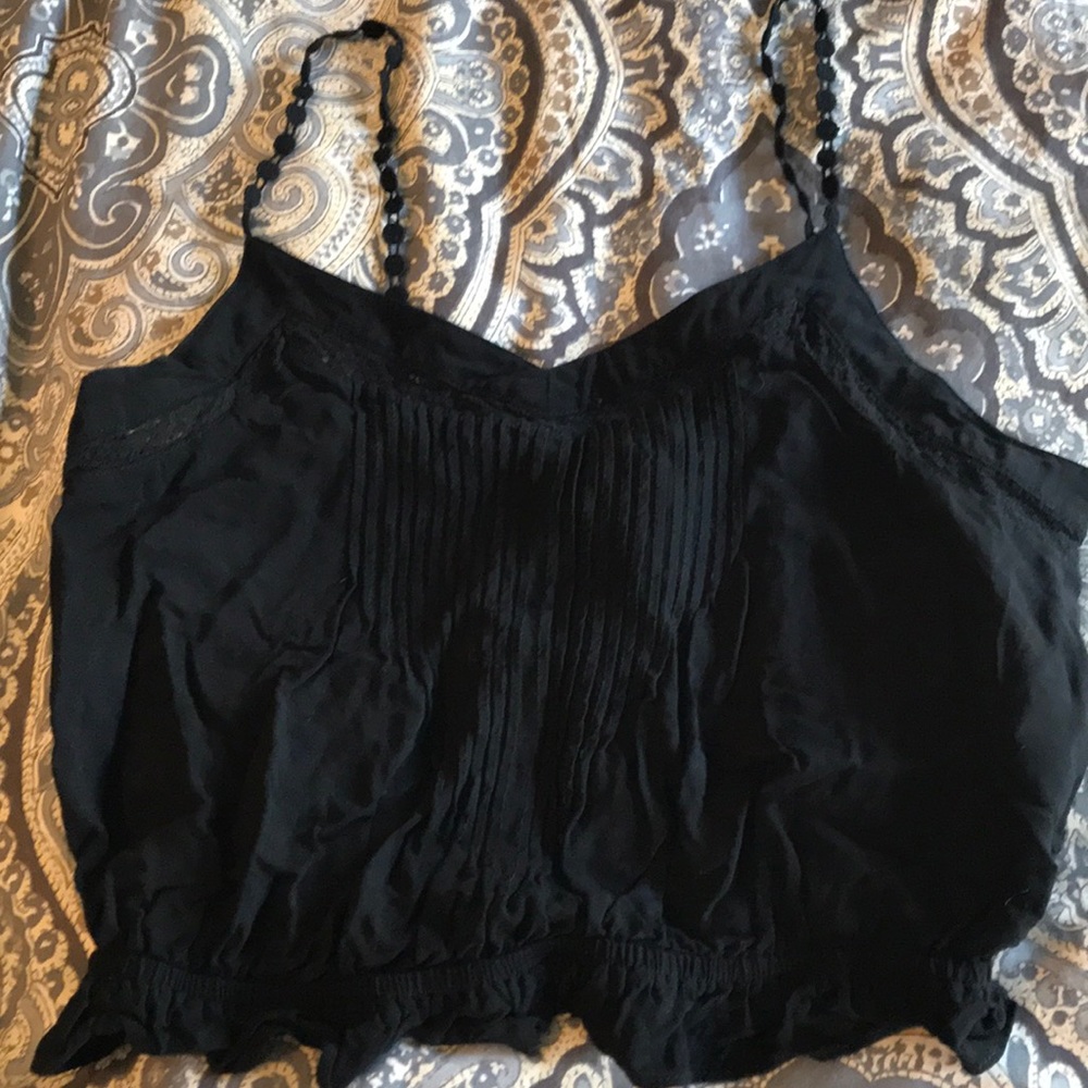 💜Adorable detailed crop top💜